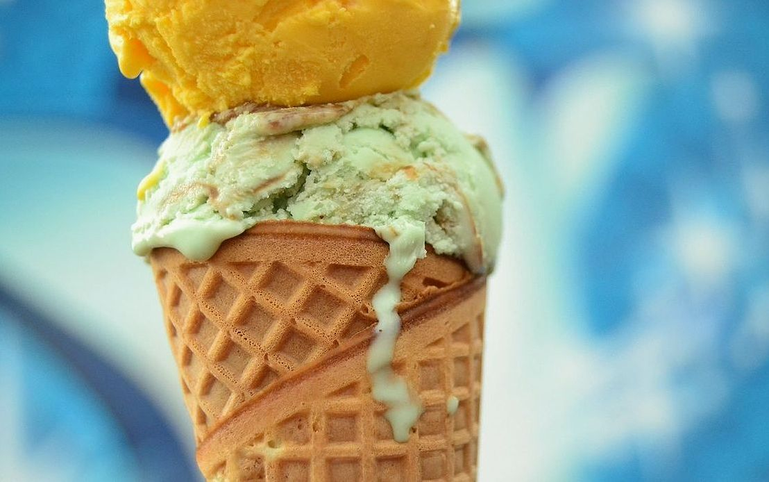 Evde yapılan gelato kurusu dekoratif sunumla
