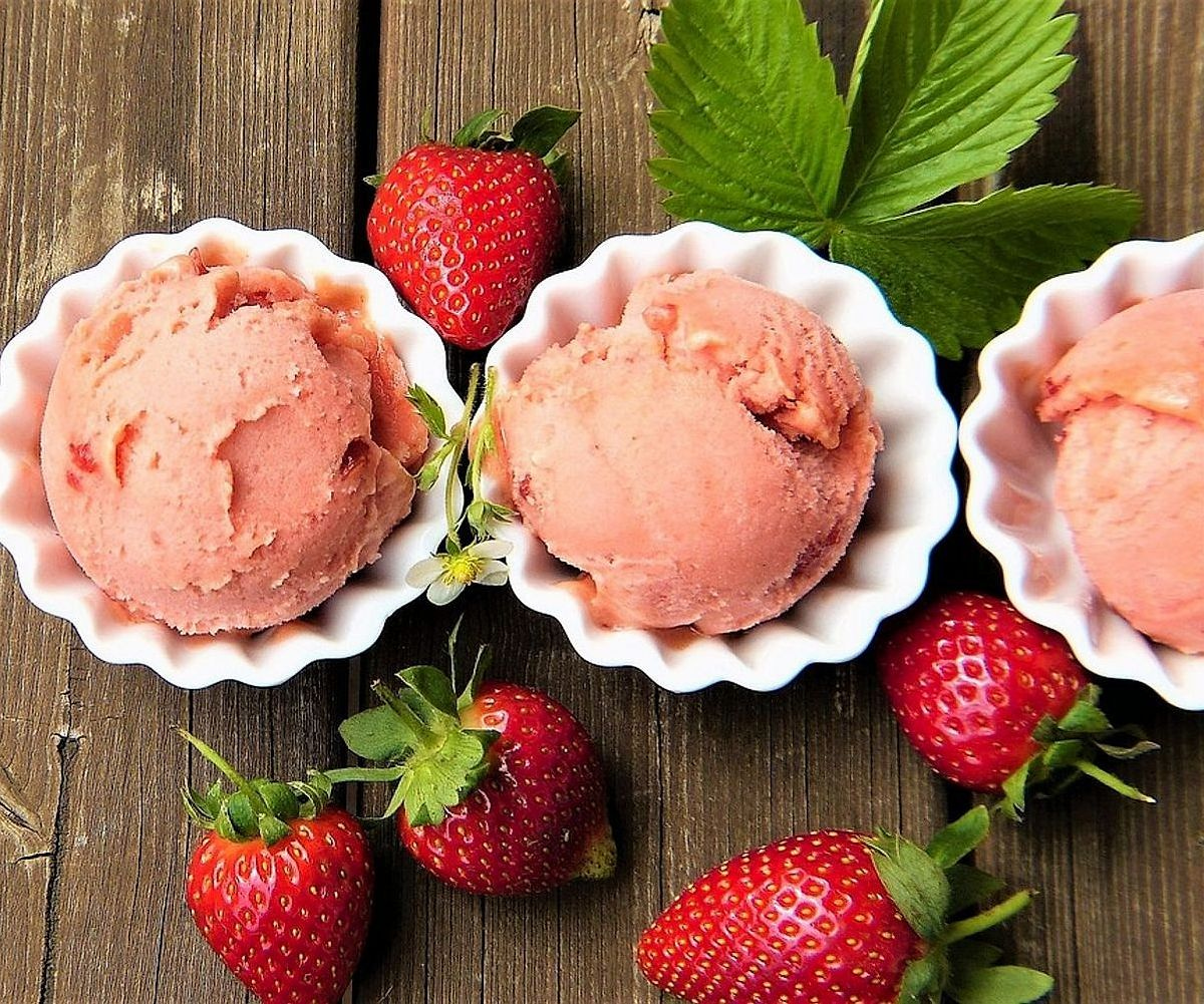 Tezgâhımız taze, el yapımı dondurma ve gelato şefleriyle dolu